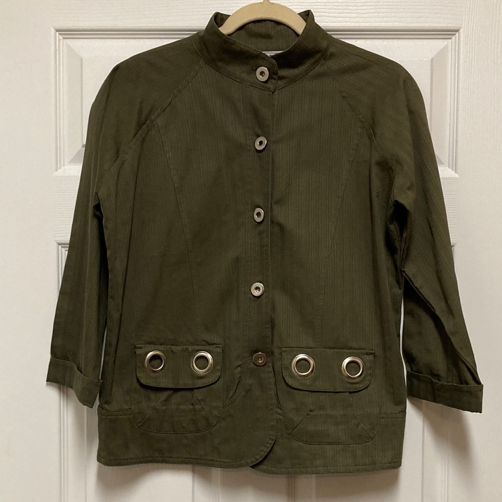 Lady’s jacket. - Picture 3 of 5